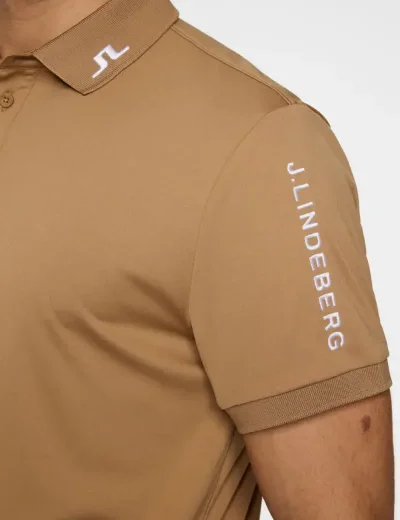 J.Lindeberg Tour Tech Polo | Tiger eye