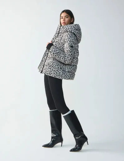 Barbour INTL Women's Printed Olivios Puffer Jacket | Cream