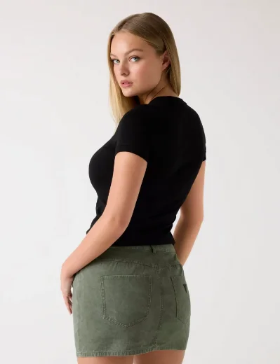 Guess Mini Triangle Logo T-Shirt | Black