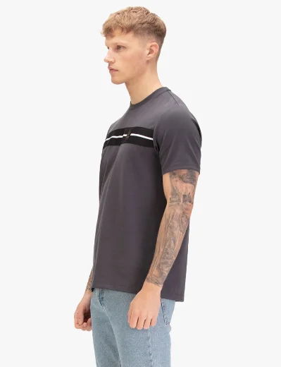 Luke 1977 Hopkins 1000 T-Shirt | Charcoal